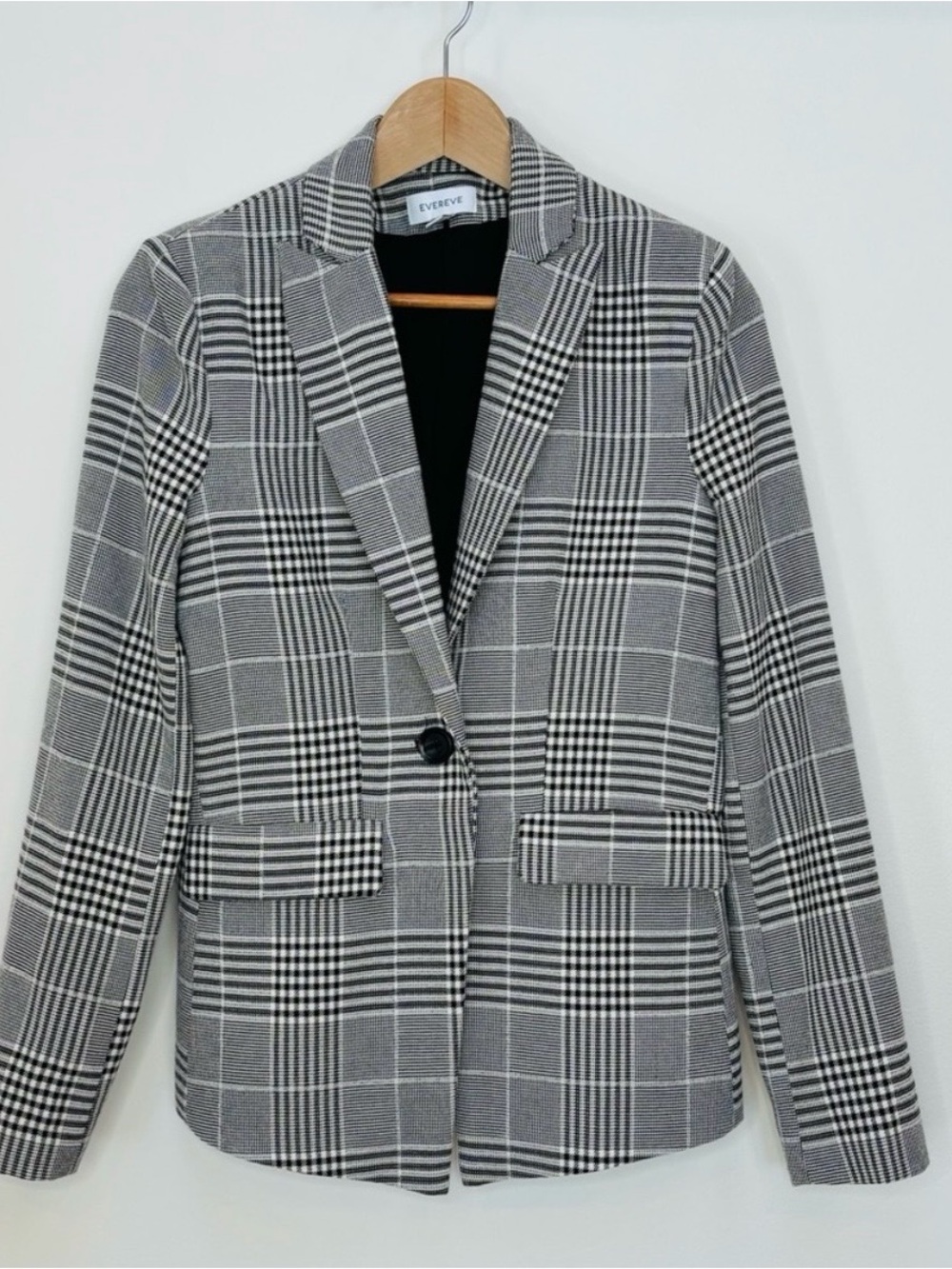 *Evereve * Dawson Plaid Blazer *
Black & White Plaid with Hoodie Insert* - Picture 4 of 11